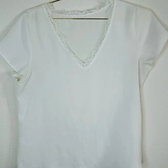 Unbranded White V-Neck Blouse with Lace Trim - Size Large Lightweight Top - Picture 3 of 7